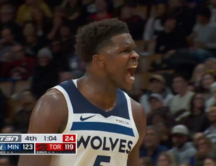 开云APP-这球杀人！关键时刻爱德华兹单打英格拉姆 后仰跳投命中拉开分差