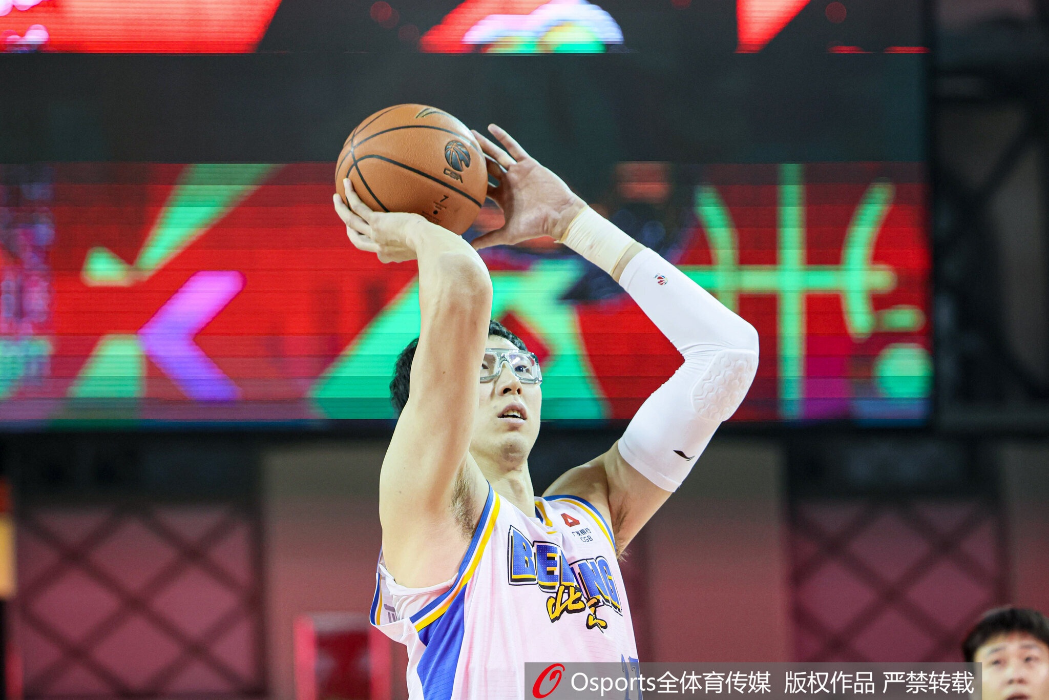 开云娱乐-今天陈盈骏&amp;方硕&amp;周琦全被罚下 张鹏珲有高度能持球有三分真能用