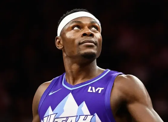 开云APP-希布韦出战32分钟，投篮17中12得到29分17篮板3助攻