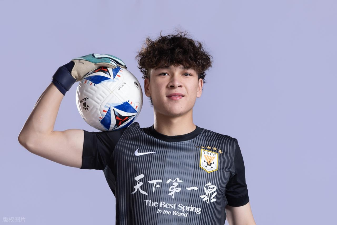开云-U19国足0比3完败！门将发挥失常，苗润东依然全场隐身